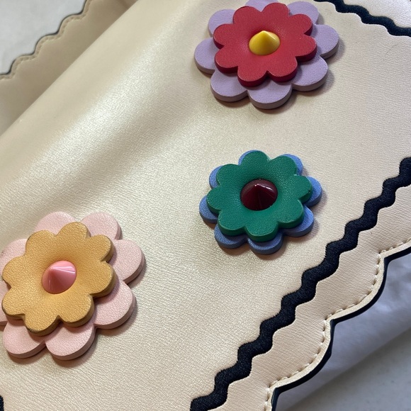 Pomikaki 2-1 Floral Satchel - Picture 3 of 8